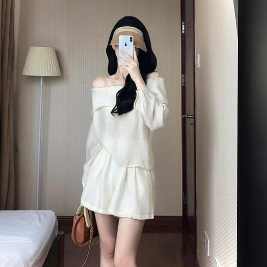 西遇宽松五分裤套装女夏季新款杏色一字肩薄款上衣两件套SS050680 商品图0