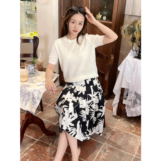 2505111    max 影子花朵印花 半裙（送腰带） 商品图1