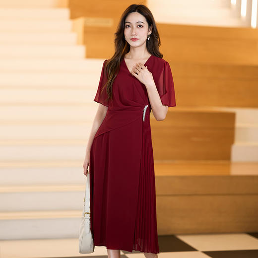 【安可拉红V领连衣裙】EITIE爱特爱气质优雅不对称2025夏新款B2507692 商品图3