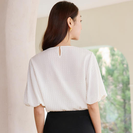 玳莎蕾丝花边圆领真丝小衫女2025夏季新款轻奢优雅泡泡缎T恤上衣  FB31105 商品图1