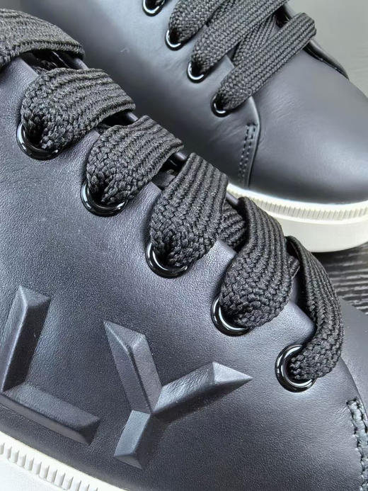 正品 BALLY 巴利春夏新款Raise男士休闲鞋 厚底款  头层牛皮 上脚舒适 
码数 39 40 40.5 41 41.5 42 42.5 43 43.5原盒包装
官网5000➕，现980包邮 商品图7