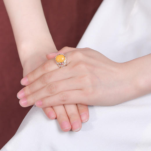 【神鸟凤凰】S925纯银分色蜜蜡水红蛋面椭圆花纹戒指【CW-JZ06957】 商品图3