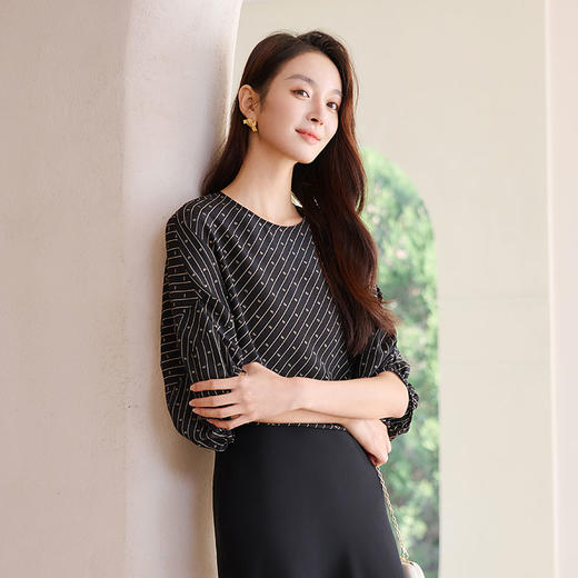玳莎印花真丝小衫女2025年夏季新款桑蚕丝双绉斜条纹休闲通勤上衣 FB31201 商品图3