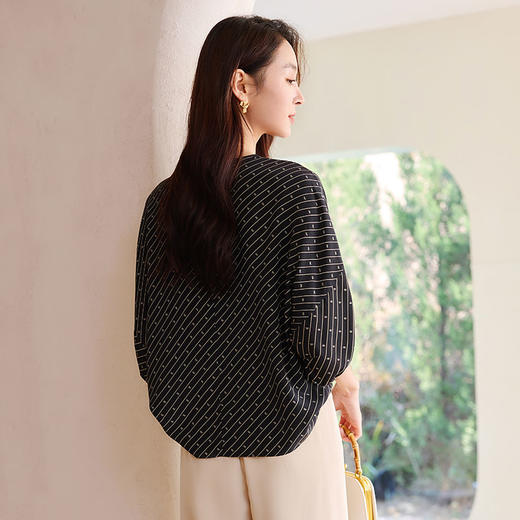 玳莎印花真丝小衫女2025年夏季新款桑蚕丝双绉斜条纹休闲通勤上衣 FB31201 商品图2