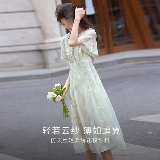 熙世界法式优雅立体花朵V领连衣裙2025夏季新款度假风茶歇裙子 商品图1
