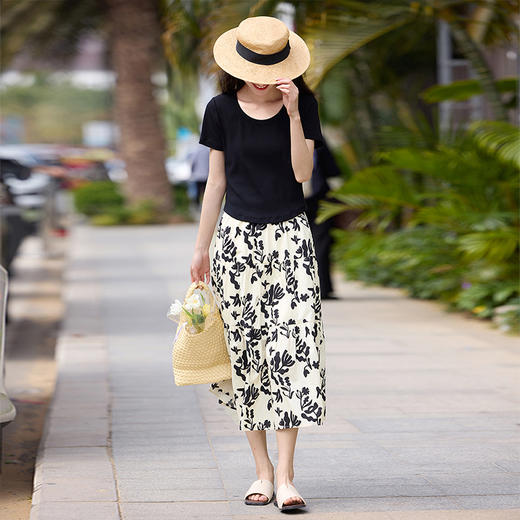 【专属特价】熙世界黑色正肩T恤女短袖2025春夏季新款圆领打底衫短款体恤上衣 商品图5