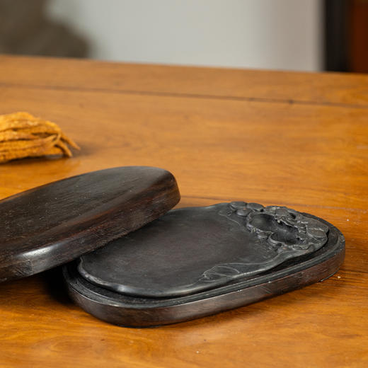 清	葡萄纹随形端砚（红木砚盒） 商品图3