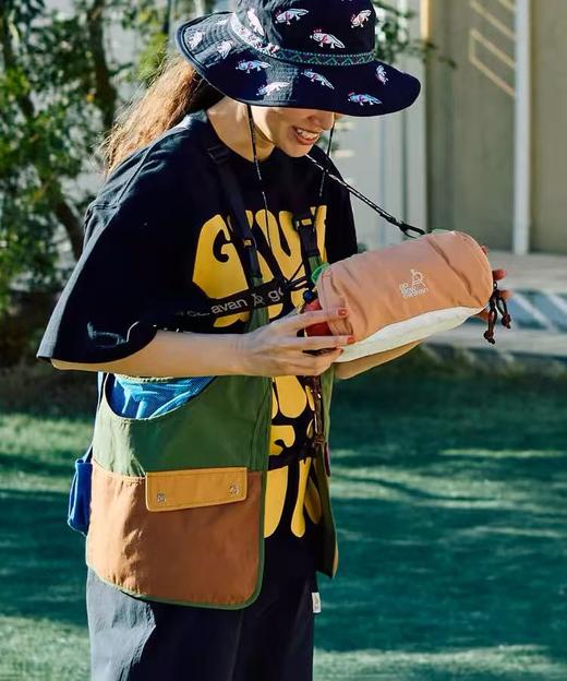 点此购买 Go slow cara*van热狗汉堡造型斜挎单肩包 sz 317921 商品图4