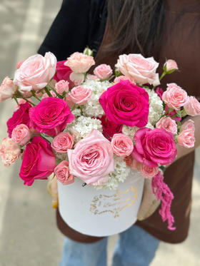 木绣球，粉色荔枝玫瑰，弗洛伊德玫瑰，多头小仙女，混搭花桶