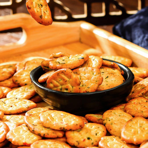 【超值60包❗美味十二蔬饼】集齐小菜园的多种蔬菜，咸香酥脆，欲罢不能，网红九蔬饼干薄脆小包装零食整箱咸味QQ 商品图1