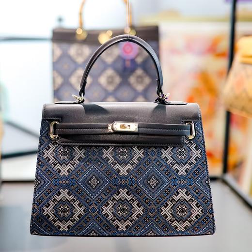 深山集市-壮锦黑色四燕花纹手提包 商品图0