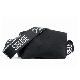 休闲登山包 时尚简约