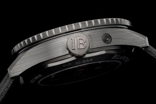 『NOOB official➕市场独家首创，没有之一』宝珀 五十寻 50寻全日历深潜器首创全陶瓷表链
1、集多功能于表盘显示（12 点钟位置的窗口显示星期和月份，以及 6 点钟位置的子表盘显示月相✔️ 商品图13