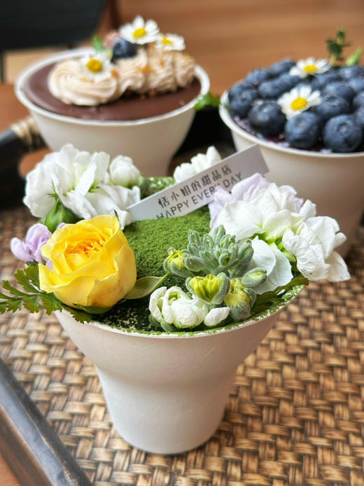 伯牙绝弦：手握蛋糕杯，鲜花随机清洗后装饰，不可食用 商品图8