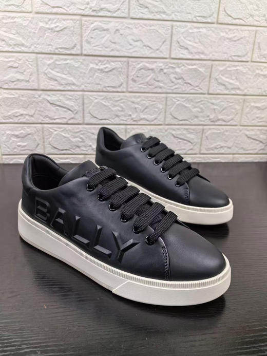 正品 BALLY 巴利春夏新款Raise男士休闲鞋 厚底款  头层牛皮 上脚舒适 
码数 39 40 40.5 41 41.5 42 42.5 43 43.5原盒包装
官网5000➕，现980包邮 商品图0