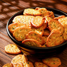 【超值60包❗美味十二蔬饼】集齐小菜园的多种蔬菜，咸香酥脆，欲罢不能，网红九蔬饼干薄脆小包装零食整箱咸味QQ