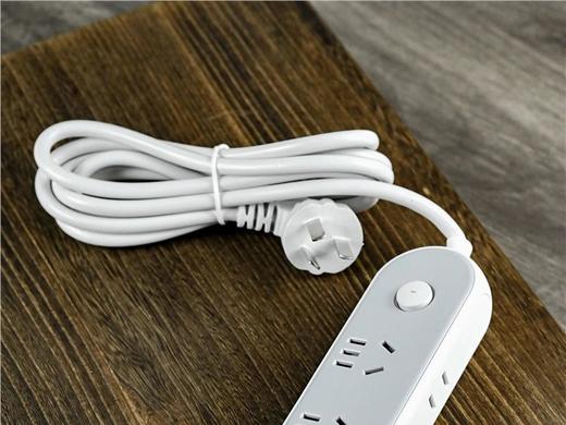 3C认证！【品柠PINICK·多功能斜面夹角插座】 斜面夹角设计，人体工学插拔角度，拔插更省力~多插孔位➕USB充电，多设备用电全满足 ！42mm孔距，大型插头互不干扰，扩容不怕不够用 商品图3