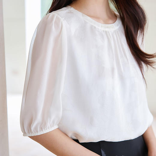 玳莎真丝花罗圆领小衫女2025年夏季新款100%桑蚕丝提花五分袖上衣  FB31202 商品图3
