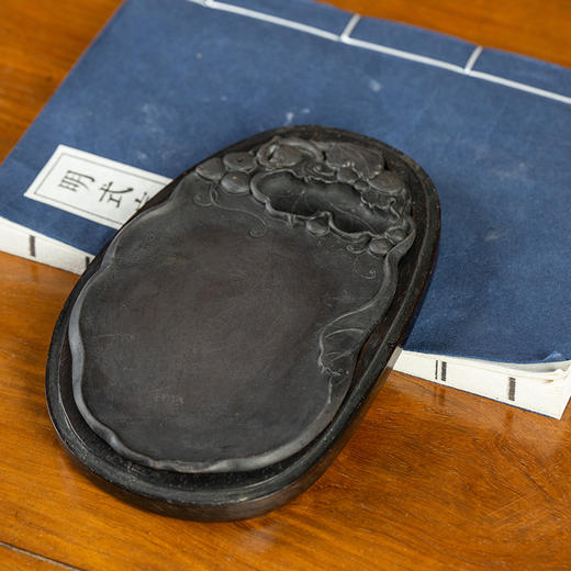 清	葡萄纹随形端砚（红木砚盒） 商品图1