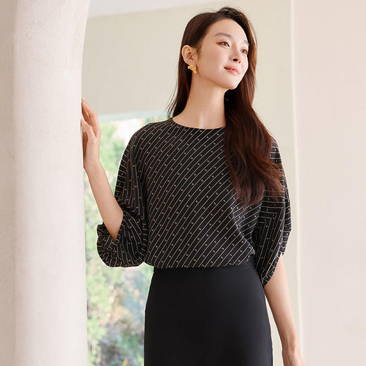 玳莎印花真丝小衫女2025年夏季新款桑蚕丝双绉斜条纹休闲通勤上衣 FB31201 商品图1