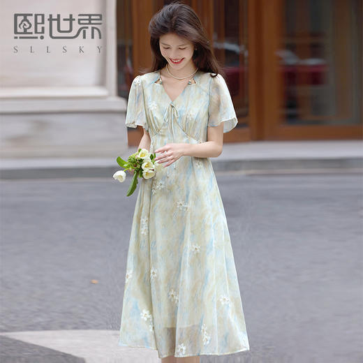 熙世界法式优雅立体花朵V领连衣裙2025夏季新款度假风茶歇裙子 商品图0