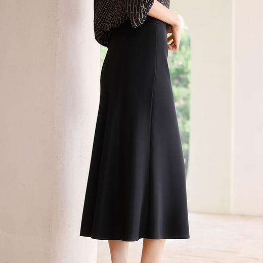 玳莎重磅真丝半身裙2025夏季新款简约通勤气质桑蚕丝鱼尾裙  FB34304 商品图3