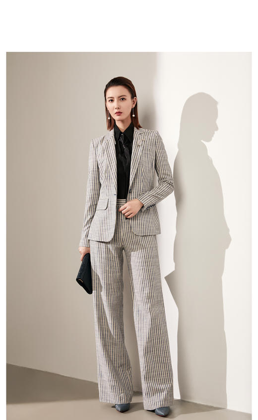 “女王的叛逆”雅痞条纹套裤 
麻料材质 意式休闲 随性不羁JG1A4236T1XCKZ颈袖添香 商品图2