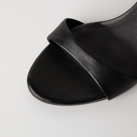 ROMI STUDIO“气质优雅”黑色羊皮革一字带细跟高跟凉鞋 RWCLP32224 商品图3