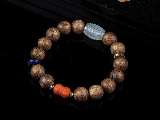 XY0180沉香+翡翠回纹珠南红并蒂莲手串 商品图7