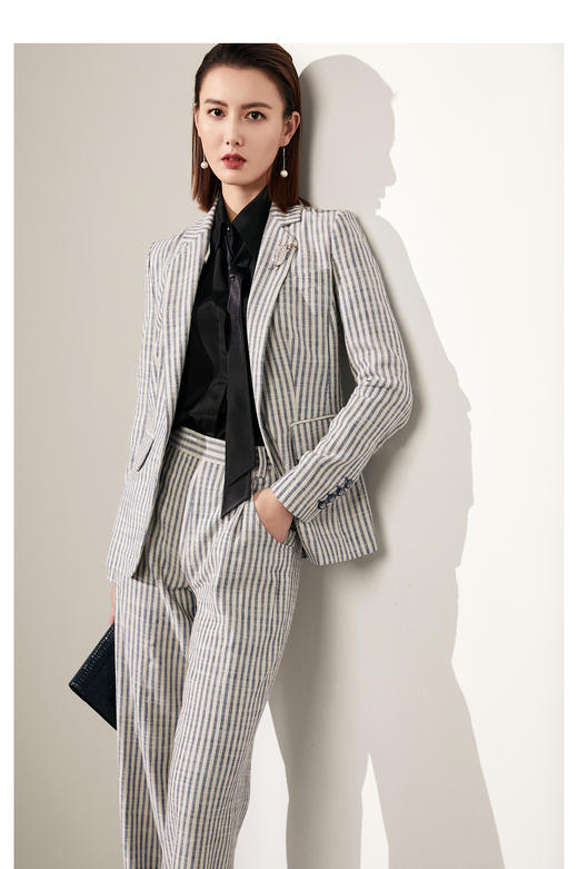 “女王的叛逆”雅痞条纹套裤 
麻料材质 意式休闲 随性不羁JG1A4236T1XCKZ颈袖添香 商品图3