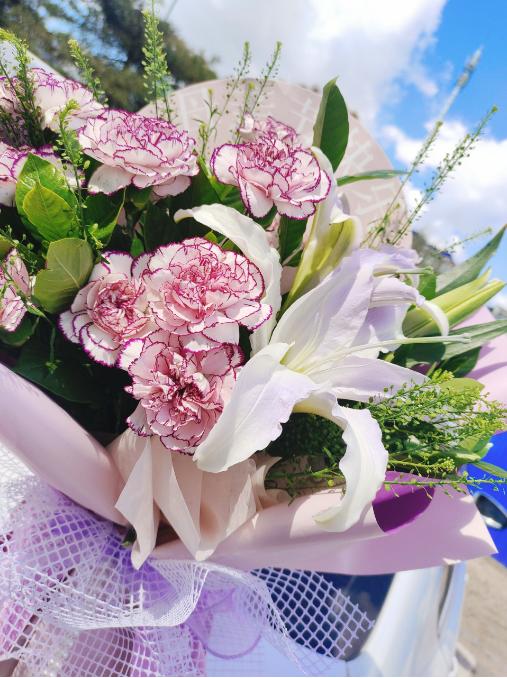 11枝紫精灵+百合花束 商品图1