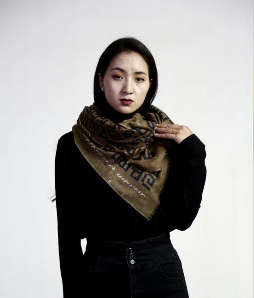 杞冠臻选 | YAKOO  牦牛绒 藏文字母款围巾 50%牦牛绒 50%羊毛 100X200cm 商品图2