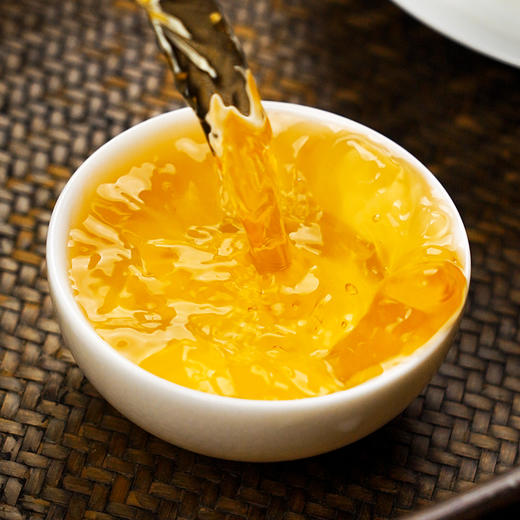 【古寨秘境七星级】2025年单株级别用料 斗茶级别的产品！古寨春店铺标杆巨作 易武茶区普洱茶生茶357克/饼 商品图5