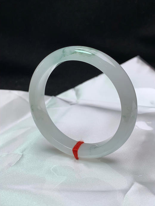 612905，52.5圈口，冰飘花正圈平安镯，白底飘蓝花，冰透有光感，清爽秀气 商品图2