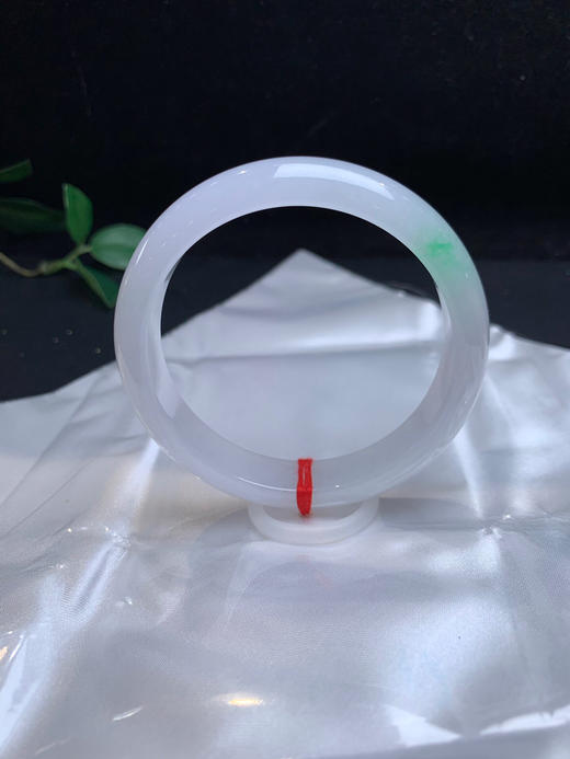 612899，57.5冰飘阳绿手镯，清新秀气的底妆 润润的，干净，特别清爽 商品图2