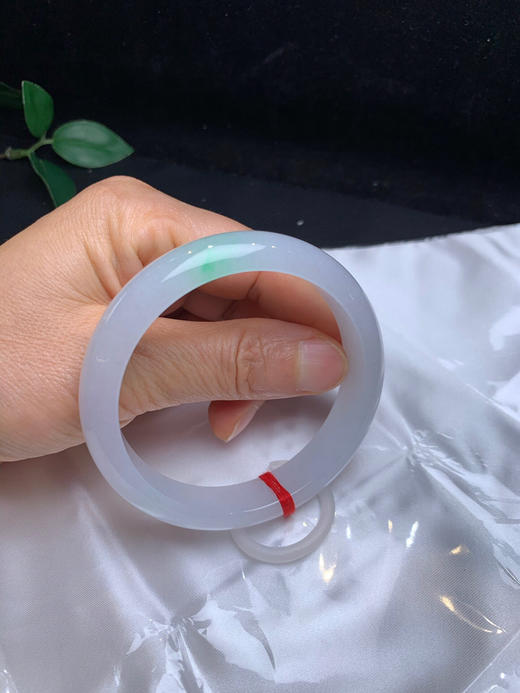 612899，57.5冰飘阳绿手镯，清新秀气的底妆 润润的，干净，特别清爽 商品图5