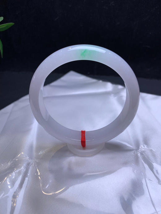 612899，57.5冰飘阳绿手镯，清新秀气的底妆 润润的，干净，特别清爽 商品图1