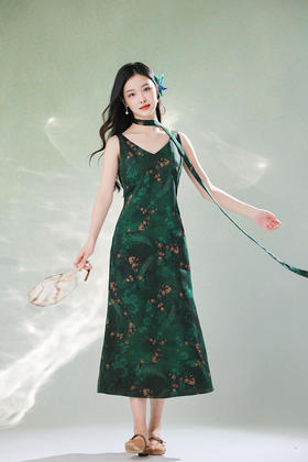 逸红颜明月优选#青墨梅韵香云纱「玉蝶」25姆米新中式禅意长裙，高级松弛美，穿着清凉如溪水~