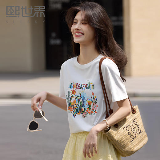 【专属特价】熙世界休闲涂鸦印花T恤女短袖宽松圆领正肩上衣ins潮2025夏日新款 商品图0