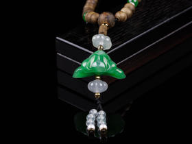 XY0298沉香+翡翠莲蓬挂件