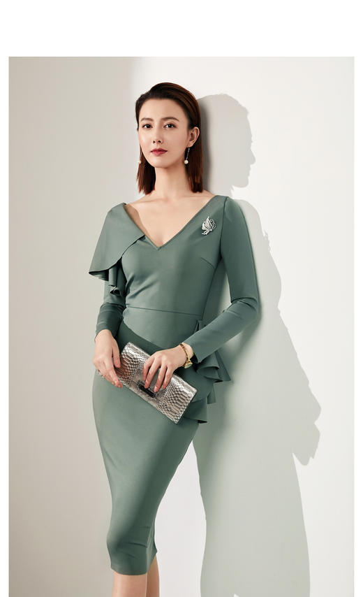 J20184208A 颈袖添香高端气质职场工作装包臀裙收腰显瘦正装连衣裙 立体显瘦 围裹V领 商品图2