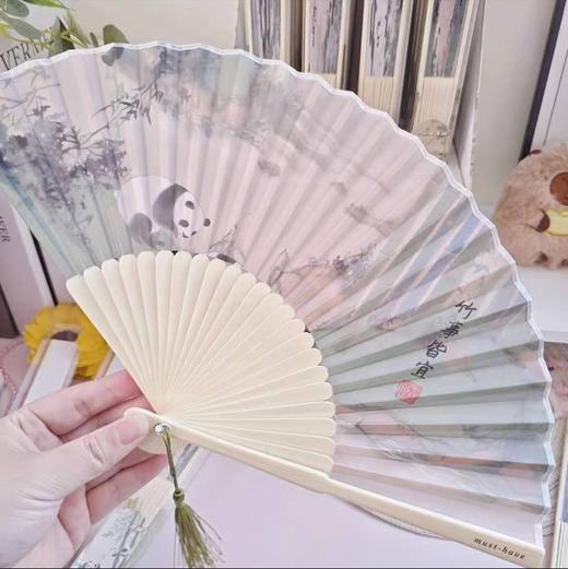 麦和 熊有成竹布面折扇夏日清凉便携手持扇子（图案随机） 商品图0