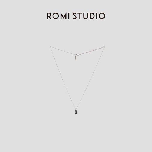 ROMI STUDIO 铜合金项链 简约黑色水滴形吊坠银链项链 RWCRP33149 商品图1