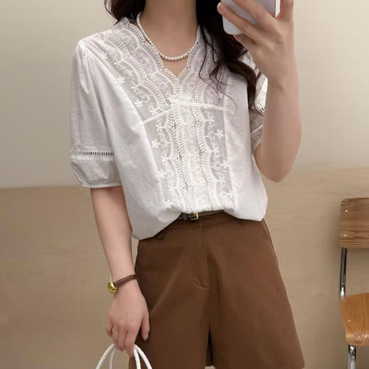 2025夏季法式气质拼接白色全棉蕾丝刺绣花边V领短袖上衣！ 商品图3