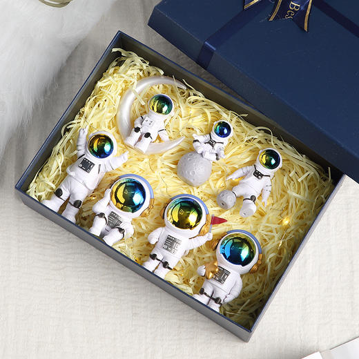 【送孩子or装点生活的宇宙惊喜🌌】超萌小太空人摆件🚀，儿童节礼物&家居车载装饰两不误✨宇航员摆件 小太空人创意模型 汽车家居客厅桌面车载装饰品生日六一儿童节礼物🎁 商品图10