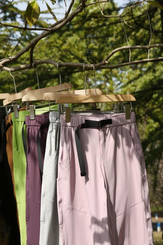 新增男款~福利❗春夏秋都可穿❗男女⁩户外神裤【25ss新款户外功能性弹力防水软壳裤】鸟家新团宠升级版Clarkia系列 专柜主推🔥防水防污！品质超好！✅合身版型剪裁不臃肿！日常通勤、休闲户外皆可穿！ 商品图3