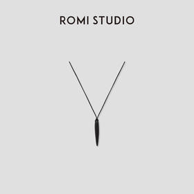 ROMI STUDIO 非金属棉绳项链 简约风黑色锥形吊坠项链 RWCRP32809