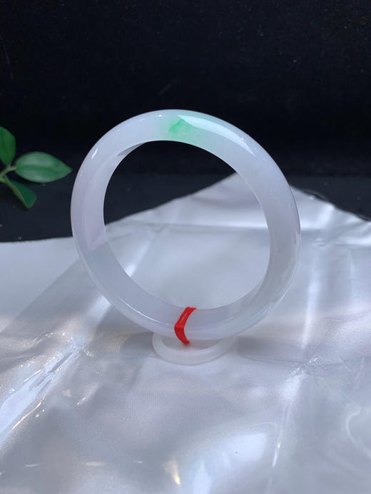 612899，57.5冰飘阳绿手镯，清新秀气的底妆 润润的，干净，特别清爽 商品图3