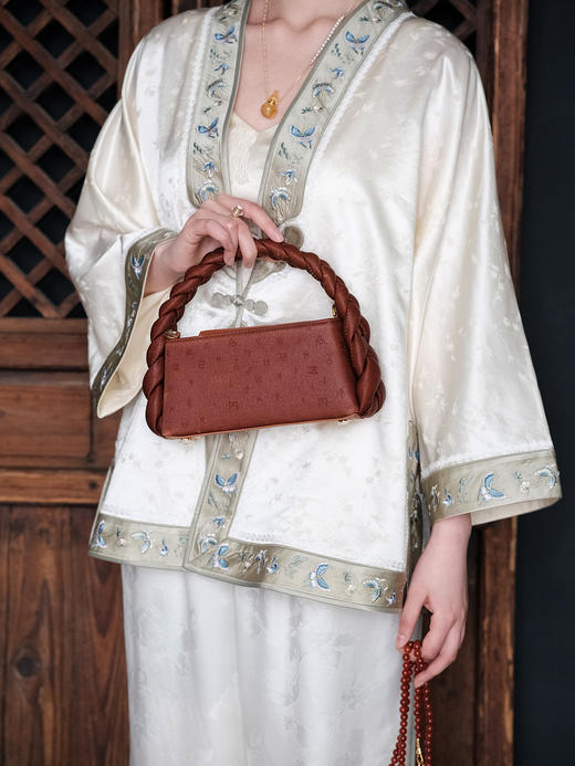 盛唐婧 |墨白手提包-咖色[特价品] 商品图1