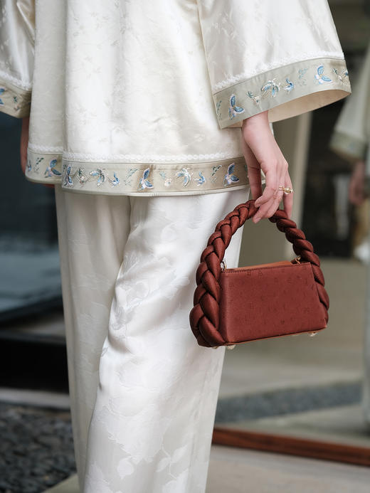 盛唐婧 |墨白手提包-咖色[特价品] 商品图4